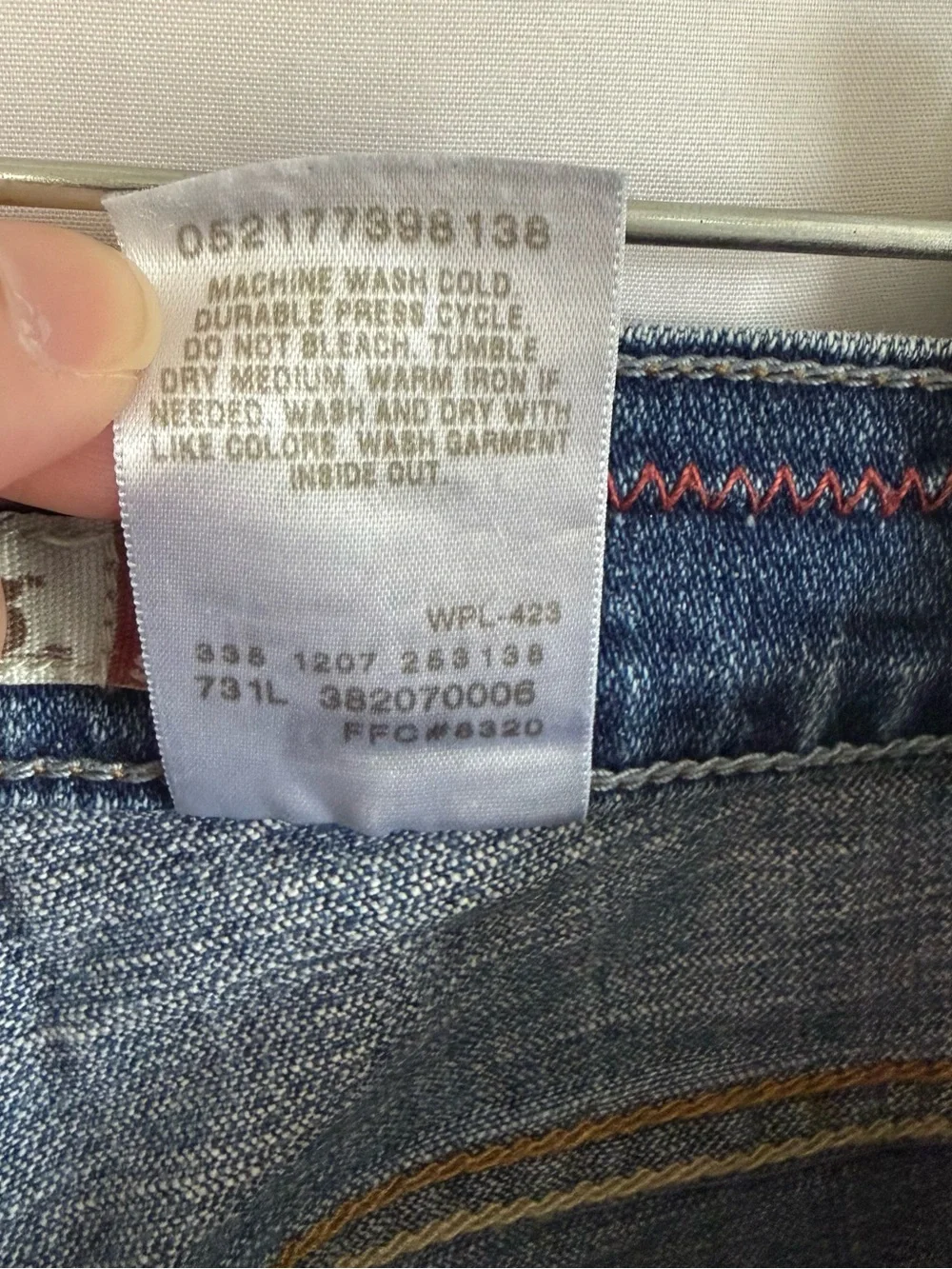 Levi's Y2K Women’s Blue Denim Rolled-Cuff Bermuda Jean Shorts SZ 4